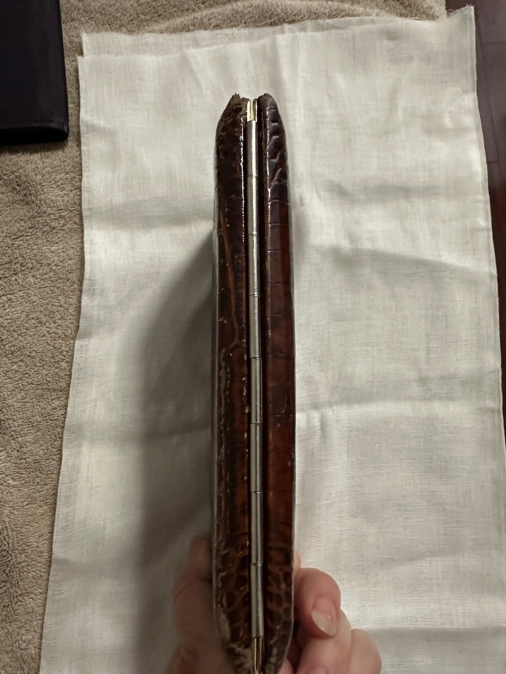Abas Brown Croc-Embossed Leather Clutch Wallet with Gold Hardware Y2K - Picture 4 of 13
